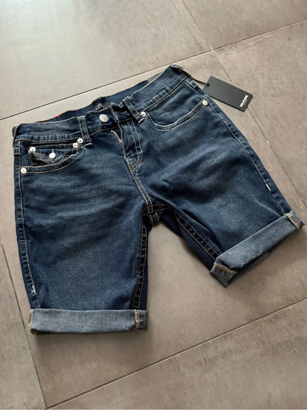 True Religion NWT Ricky Big T Flap Roll-Cuff Dark Wash Denim Shorts Men's 30